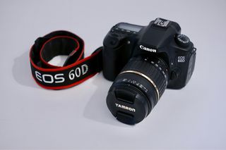 Canon EOS 60D (18K disparos) + Tamron 18-200mm