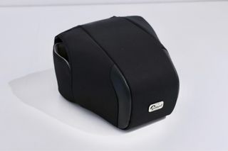 Canon EOS 60D (18K disparos) + Tamron 18-200mm