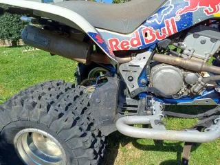 Suzuki LTZ Quad Rojo y Blanco