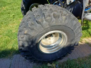 Suzuki LTZ Quad Rojo y Blanco