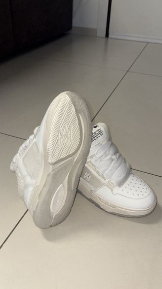 Scarpe da ginnastica bianche e beige