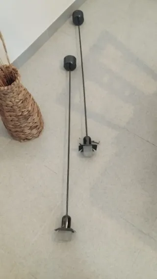 Lámparas colgantes negras y transparentes