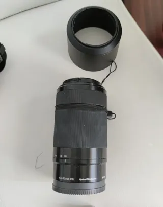 Cámara Sony A6000 con objetivo zoom 55-210