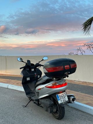 Suzuki 125cc Scooter Automática Plata