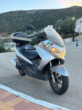 Suzuki 125cc Scooter Automática Plata