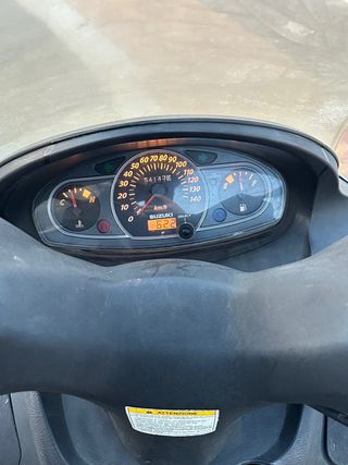 Suzuki 125cc Scooter Automática Plata