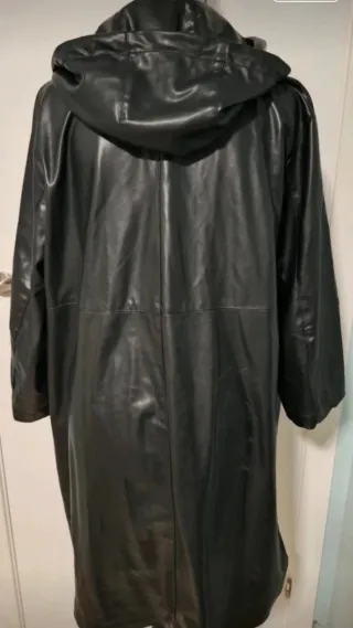 Abrigo Oysho Negro con Capucha