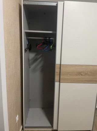 Armario puertas correderas blanco y madera
