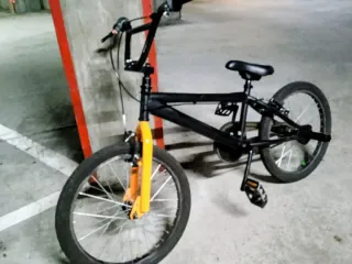 BMX Negra y Naranja - Casi Nueva. ENTREGA EN MANO