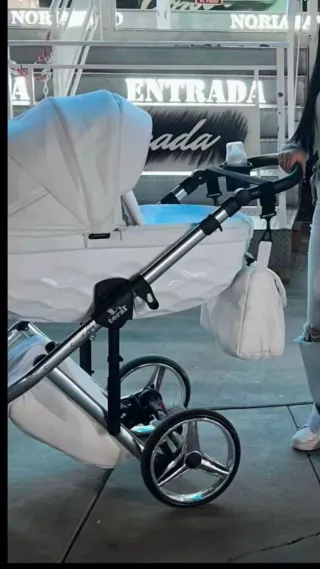 Carrito de bebé blanco poco uso