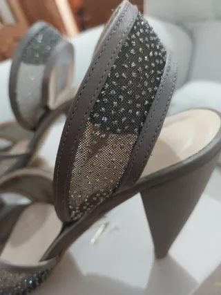 Sandalias elegantes Marian talla 38. Color nude