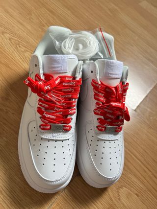 Supreme x Nike Air Force 1 Blancas