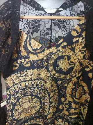 Blazer beige y camisa blanca