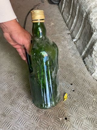 Botella de vidrio verde