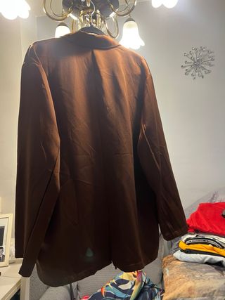 Traje de chaqueta y pantalón marrón