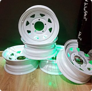 5 Llantas Reforzadas + 4 Tapas + 25 Tuercas Negras