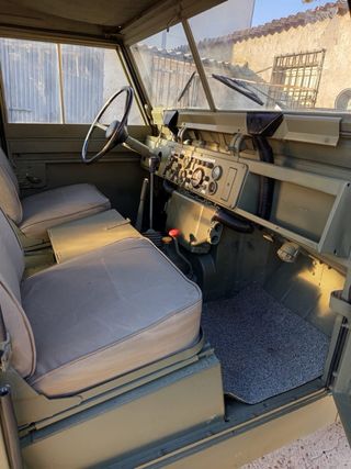 Land Rover Santana 109 M