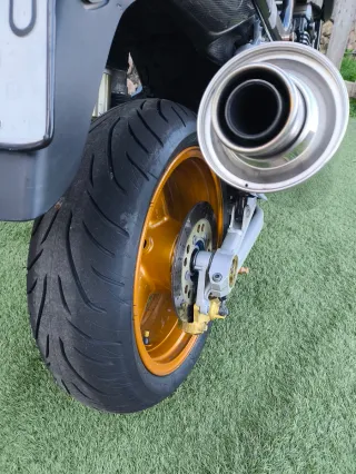 Kawasaki ZRX 1200 S Negra y Dorada