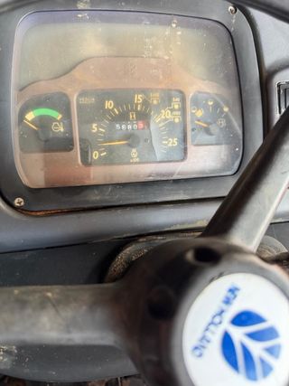 Tractor New Holland con rotocultivador