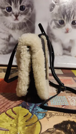 Tracolla UGG Heritage nera e beige