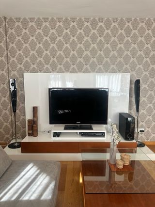 Mueble TV lacado blanco y madera