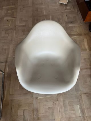 Silla mecedora beige y madera