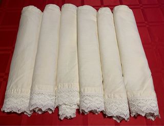 Lino vintage con pizzo per vetrinetta