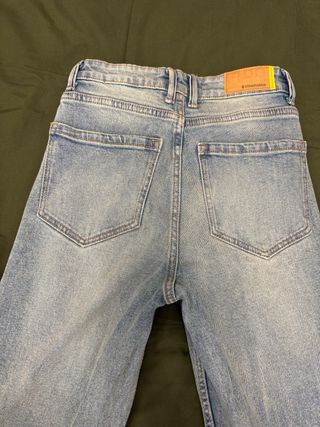 Pantalón vaquero Stradivarius azul claro