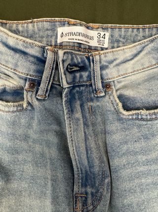 Pantalón vaquero Stradivarius azul claro