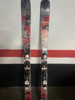 Set sci, bastoncini, scarponi e casco