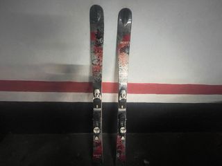 Set sci, bastoncini, scarponi e casco