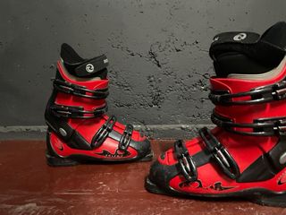 Set sci, bastoncini, scarponi e casco