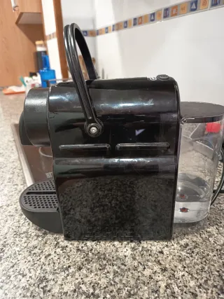 Cafetera Nespresso DeLonghi Negra