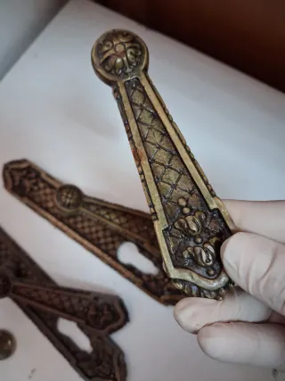 Tiradores antiguos de bronce