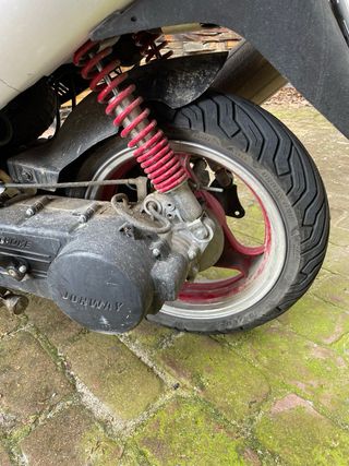 Moto Scooter 125cc Roja y Blanca