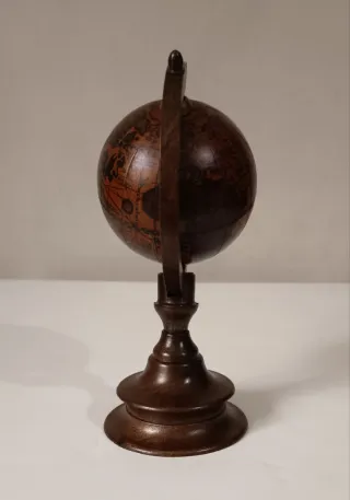 Mappamondo vintage in legno stile antico