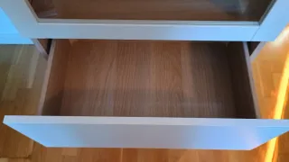 Vitrina IKEA Bestå madera y cristal