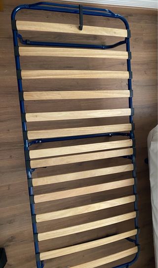 Cama Plegable IKEA Azul y Blanca, con ruedas