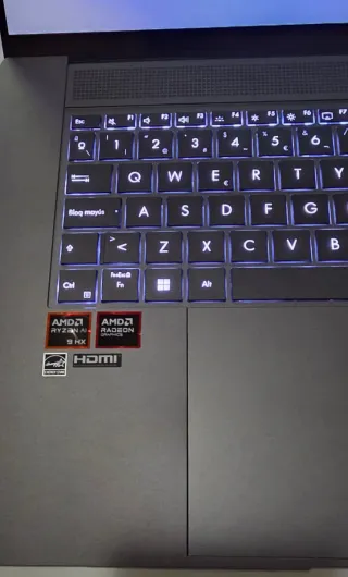 Asus Zenbook S16 OLED AI 9 HX 370 con garanzia 3 anni