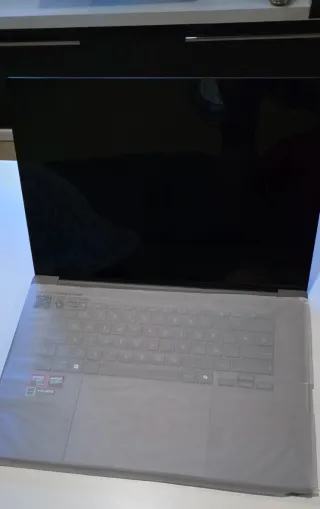 Asus Zenbook S16 OLED AI 9 HX 370 con garanzia 3 anni