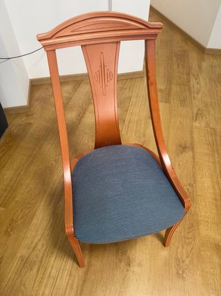 Mesa redonda cristal y 4 sillas madera