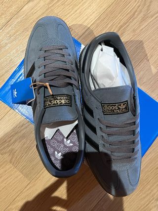 Zapatillas Adidas Spezial Grises y Negras