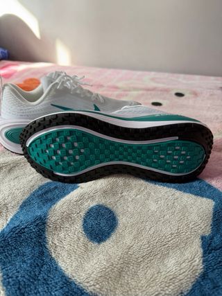 Zapatillas Nike Vomero Plus Running Blancas/Verdes