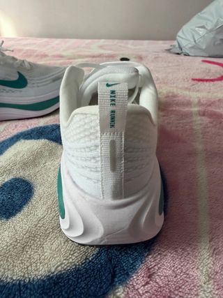 Zapatillas Nike Vomero Plus Running Blancas/Verdes