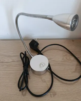 Juego de 2 Lámparas de pared flexibles en metal.