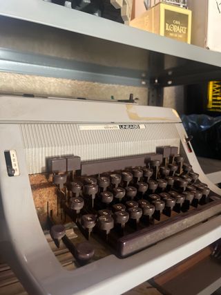 Máquina de escribir Olivetti Linea 88