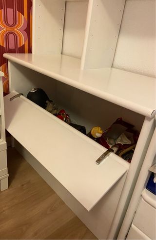 Habitación infantil blanca