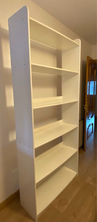 Habitación infantil blanca