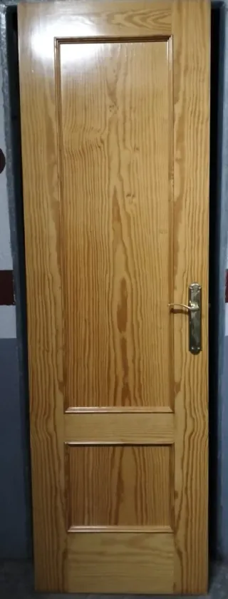 Cinco Puertas de madera interior