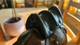 Figuras de camellos artesanales de cuero